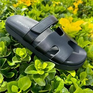 TOP Moda Black Slide Sandals